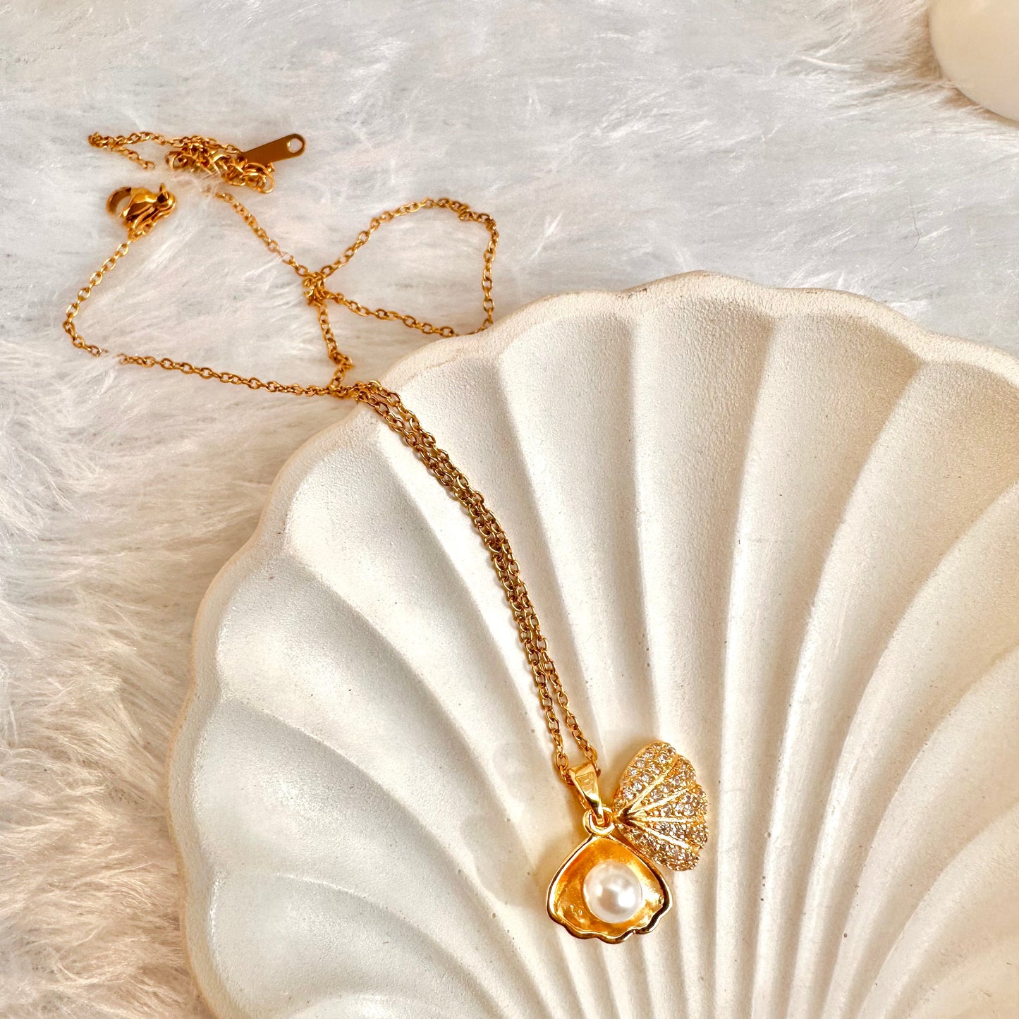 Pearl Lock Necklace